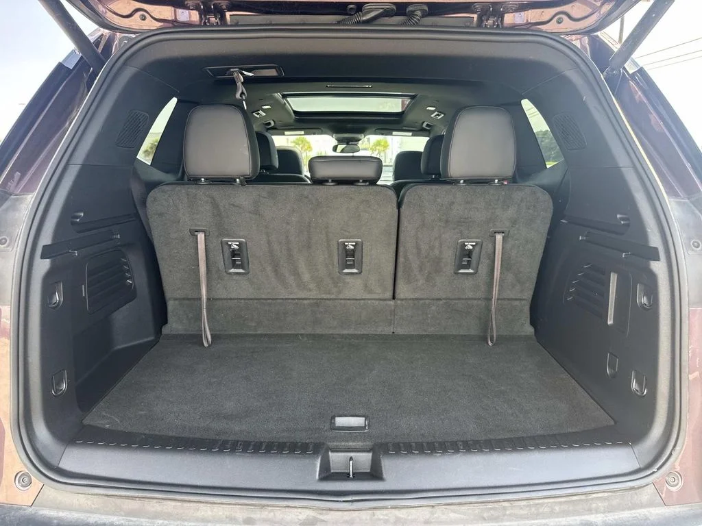 Used 2024 Brown GMC Elevation image 8