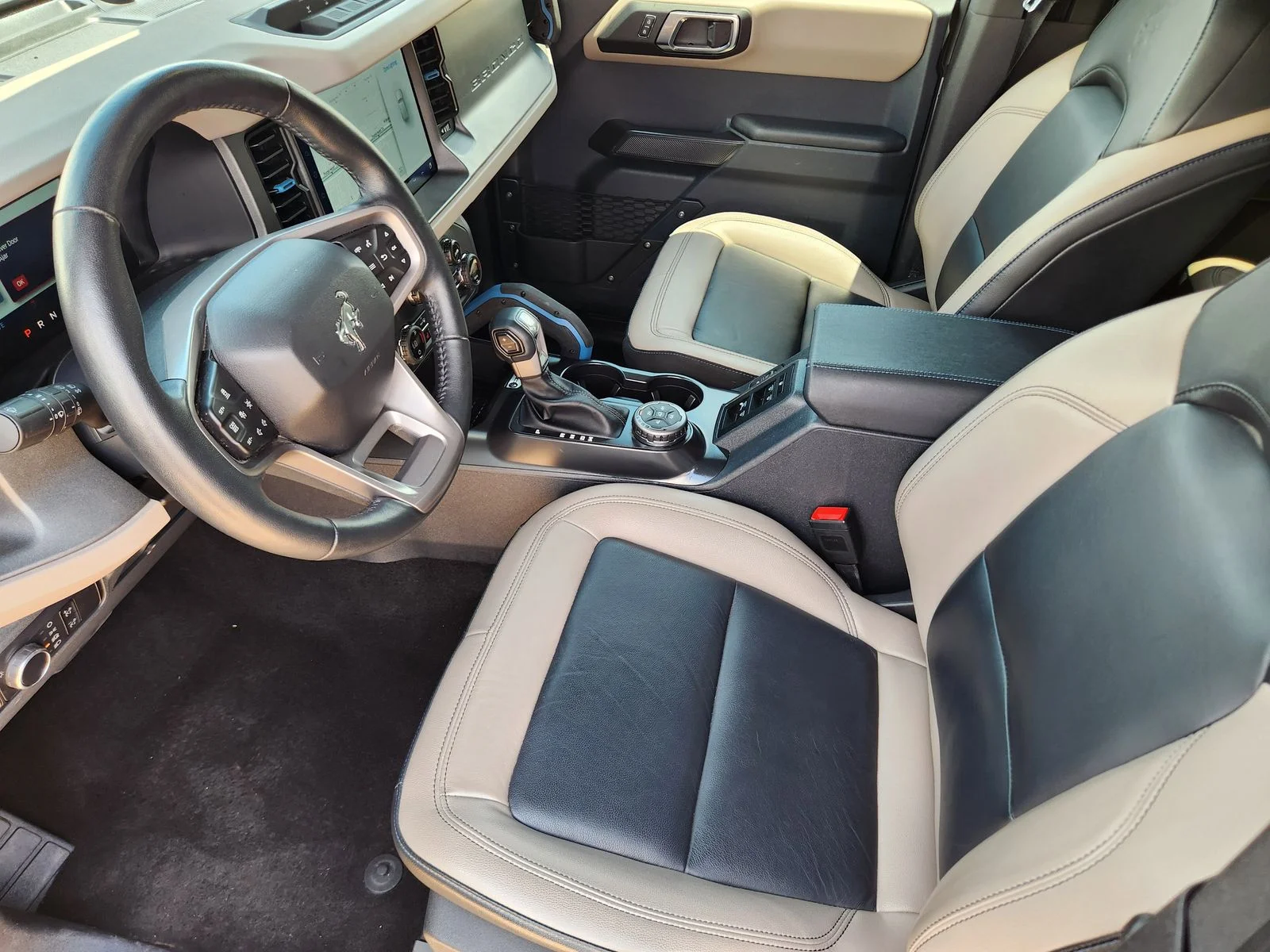 Used 2024 Gray Ford Wildtrak image 12