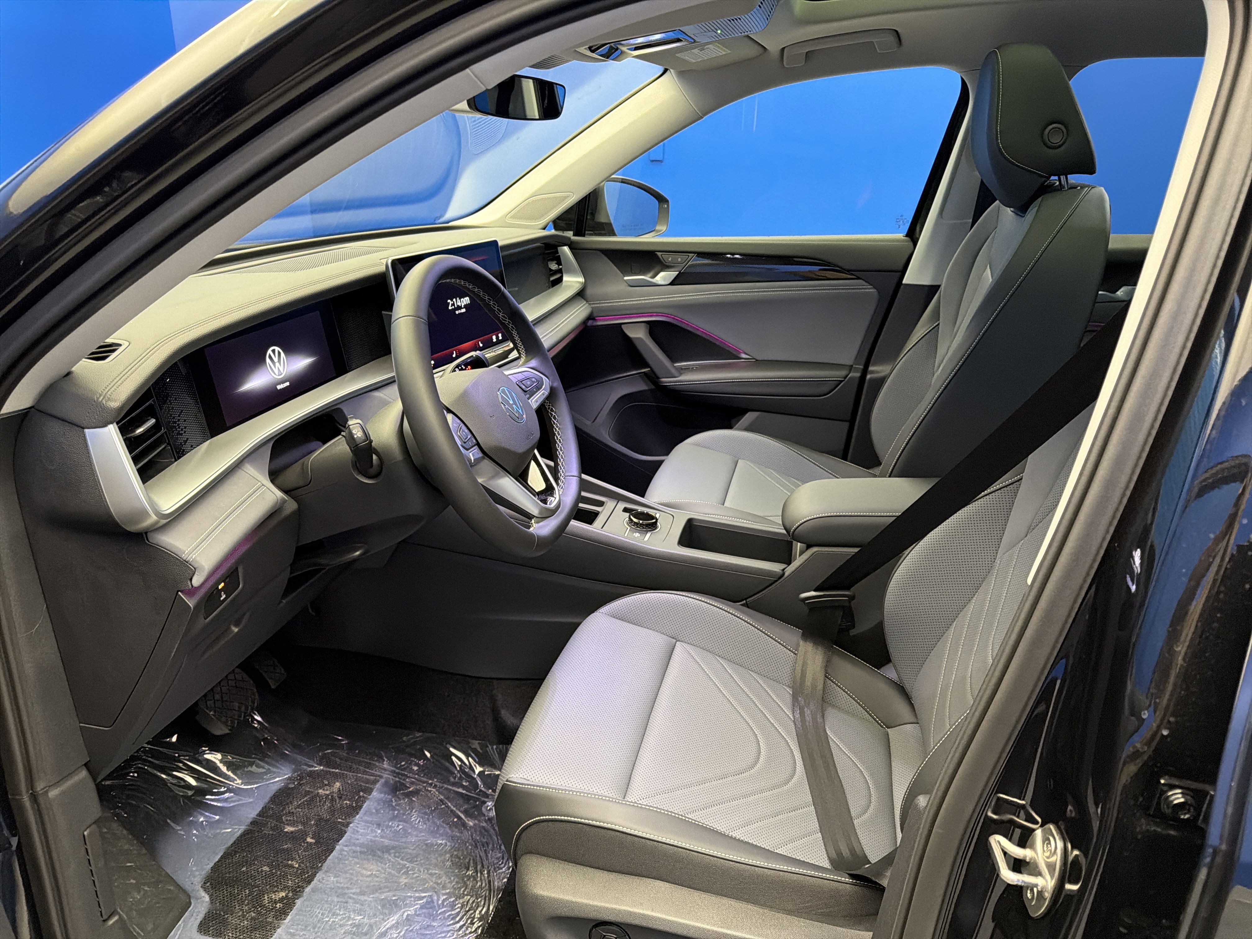 2026 Volkswagen Tiguan SE - Photo 13