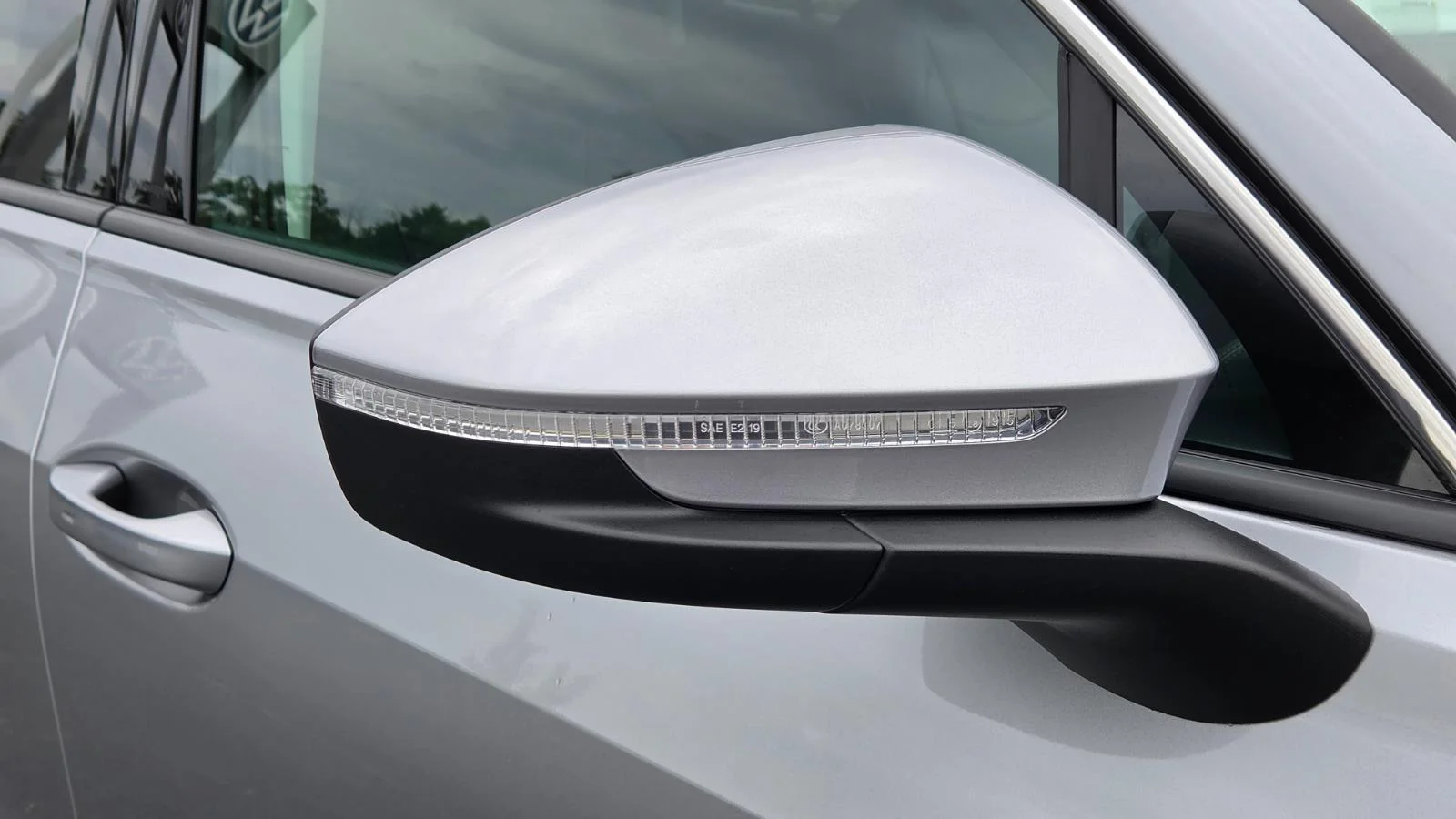 New 2026 Pyrite Silver Metallic Volkswagen SE image 11