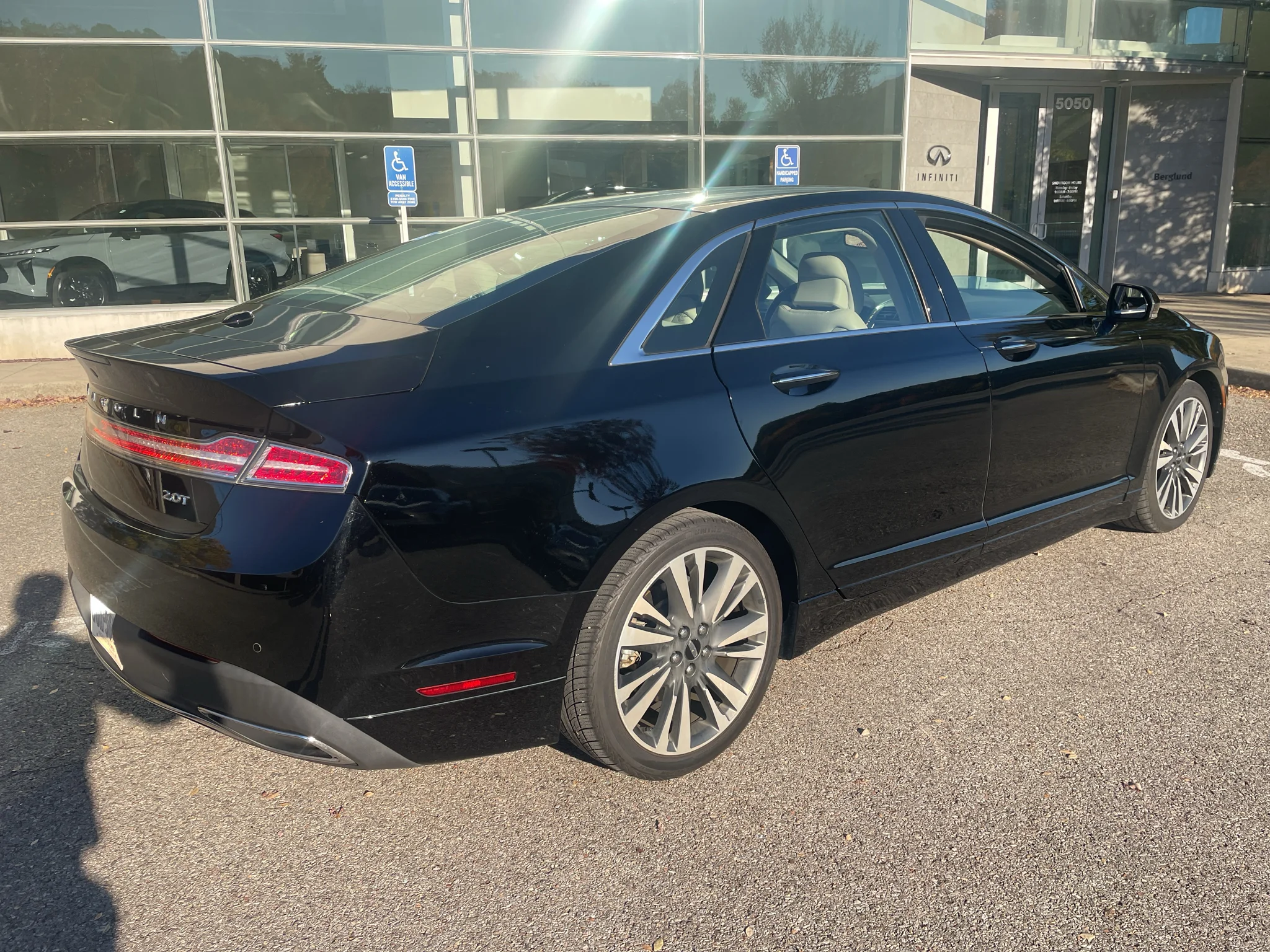 Used 2017 Black Velvet Lincoln Reserve image 3
