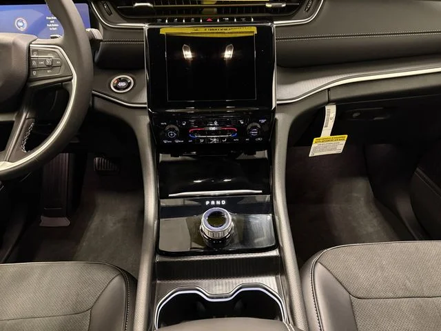 2025 Jeep Grand Cherokee Altitude - Photo 11