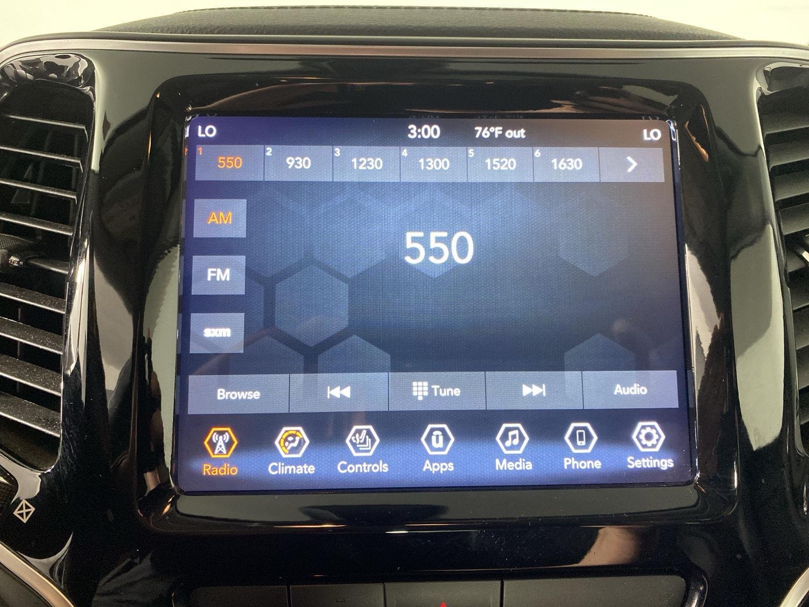 Used 2019 Olive Green Pearlcoat Jeep Limited image 17