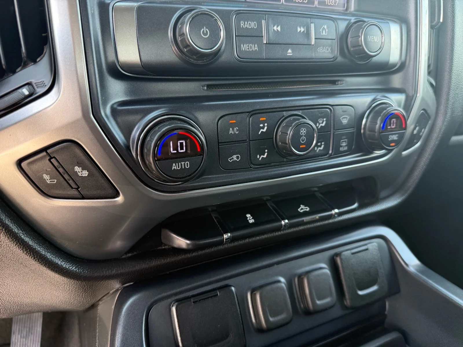 Used 2017 SUMMIT WHITE Chevrolet LT image 22