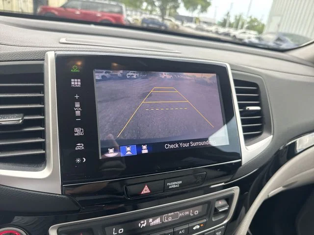 Used 2016  Honda Touring image 21