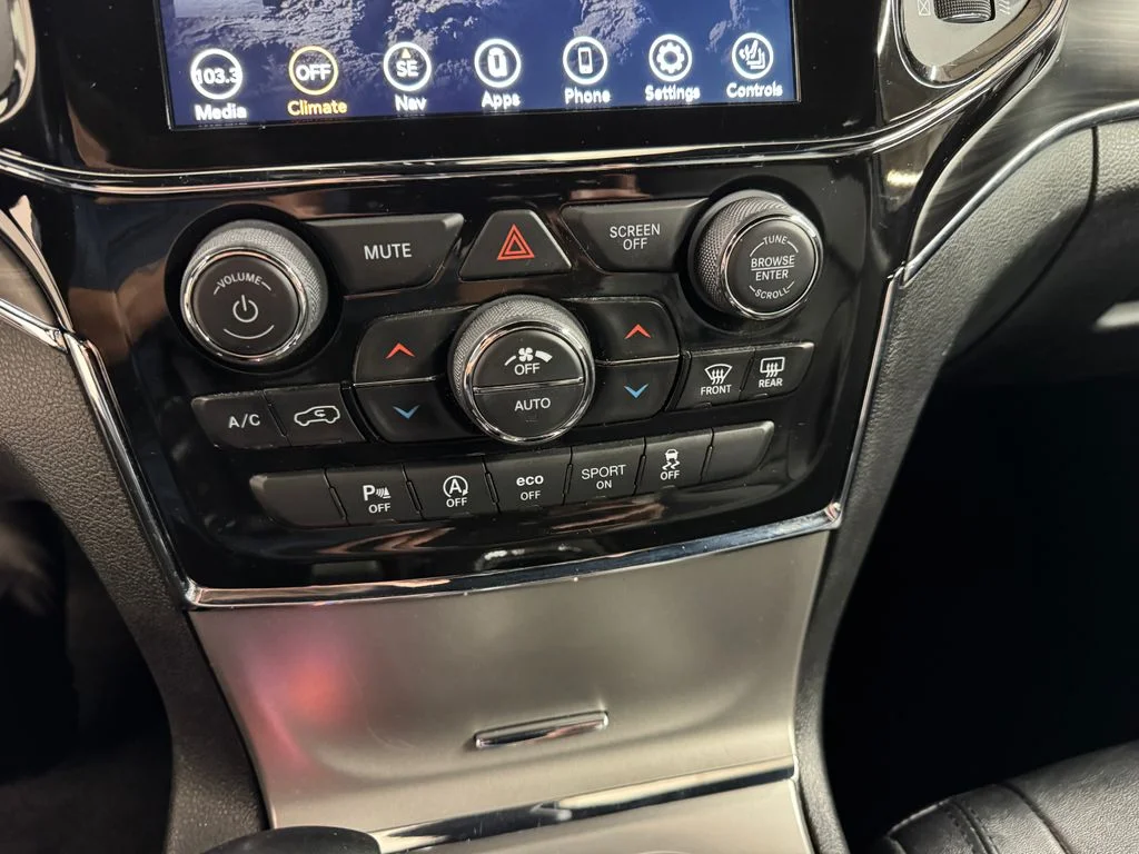 Used 2022 White Jeep Limited image 23