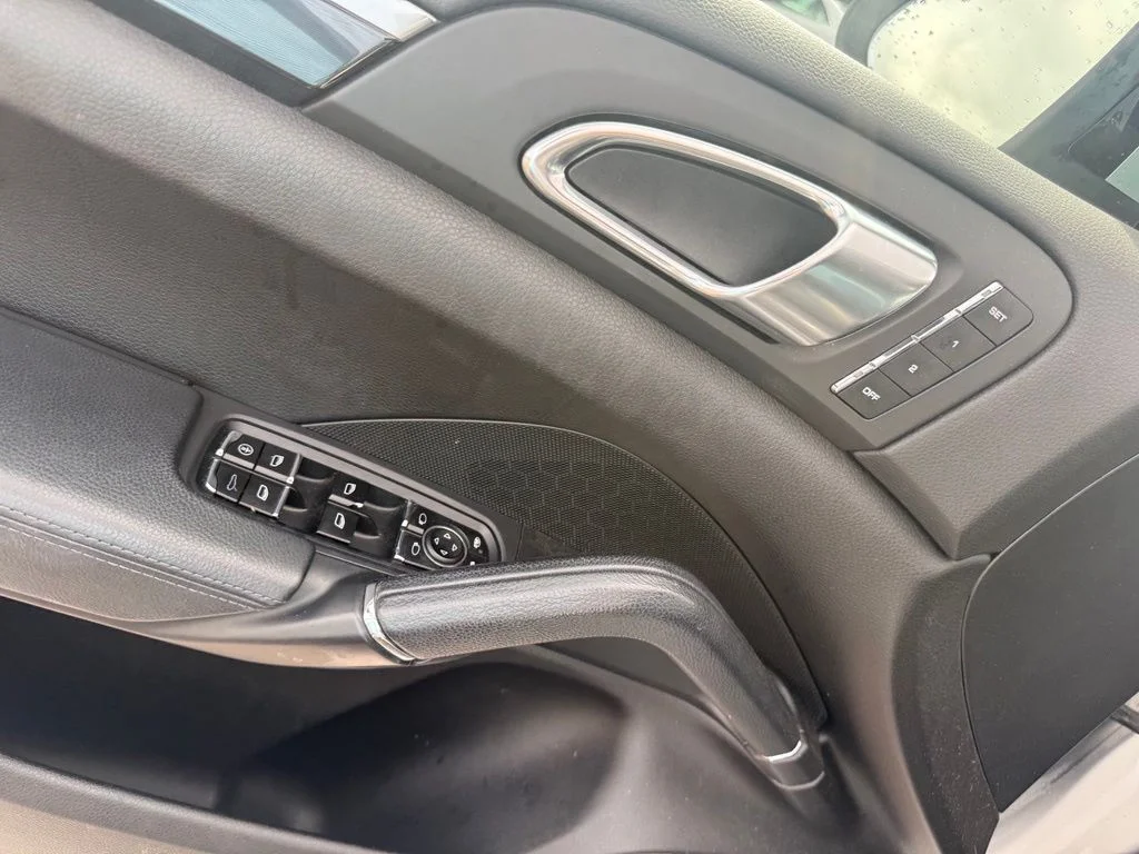 Used 2012  Porsche S image 6