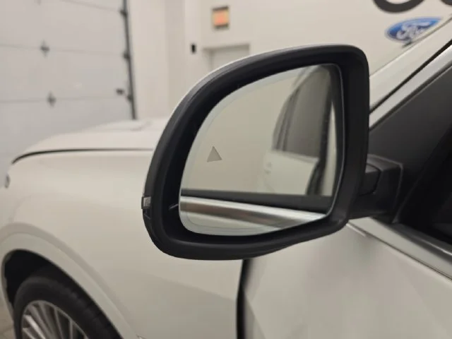 Used 2025 Alpine White BMW xDrive40i image 43