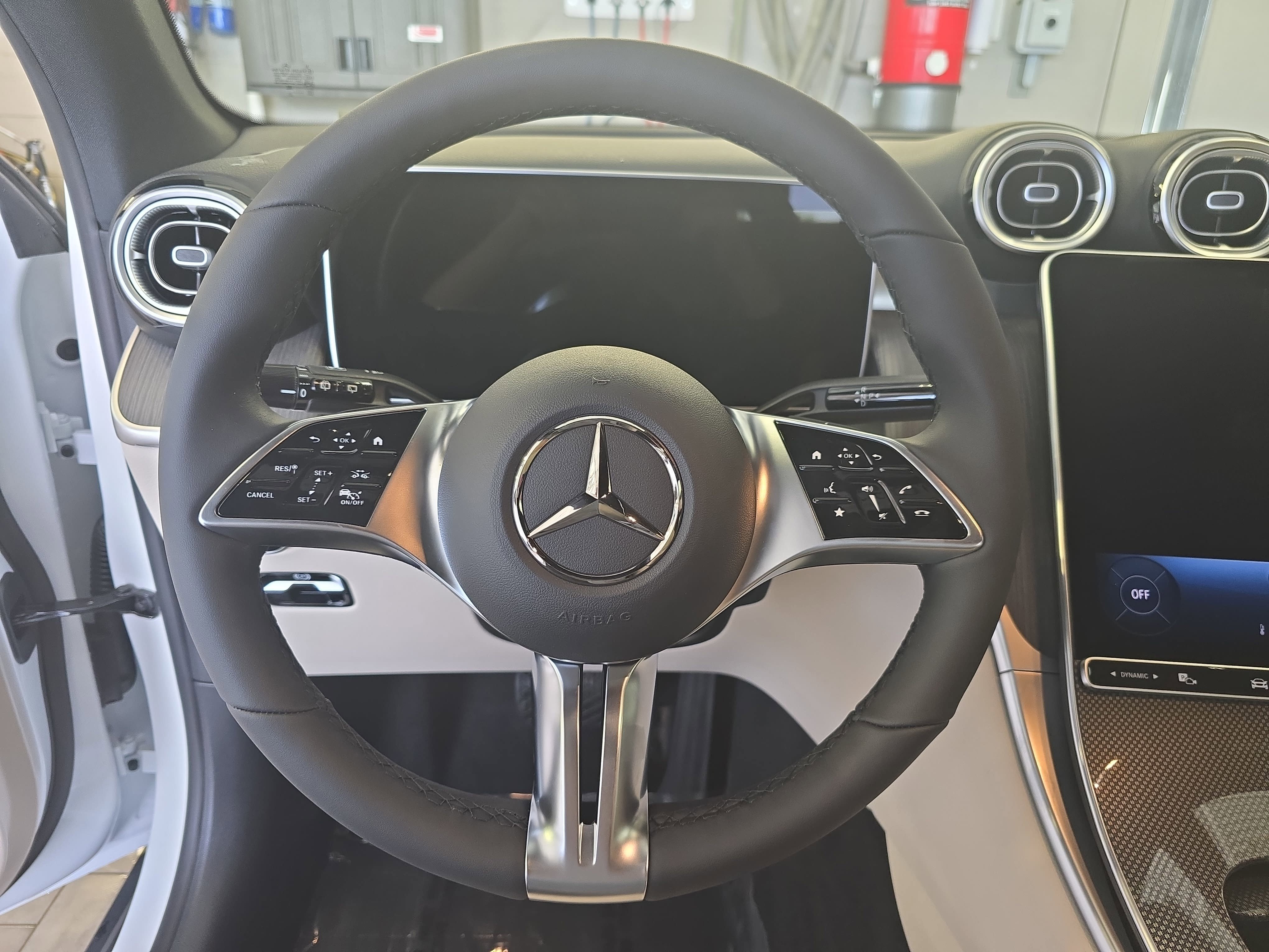 New 2026 MANUFAKTUR Moonlight White Metallic Mercedes-Benz GLC300 image 19