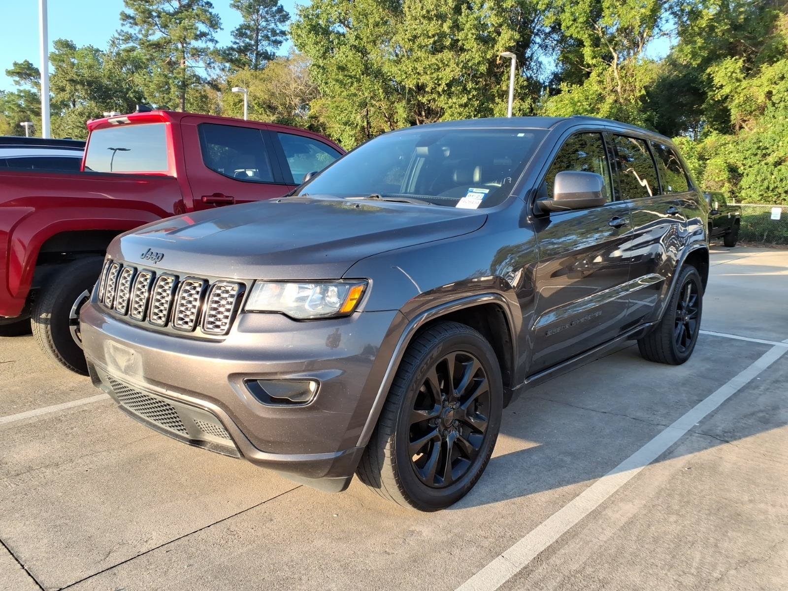 Used 2018 Crystal Metallic Jeep Altitude image 4