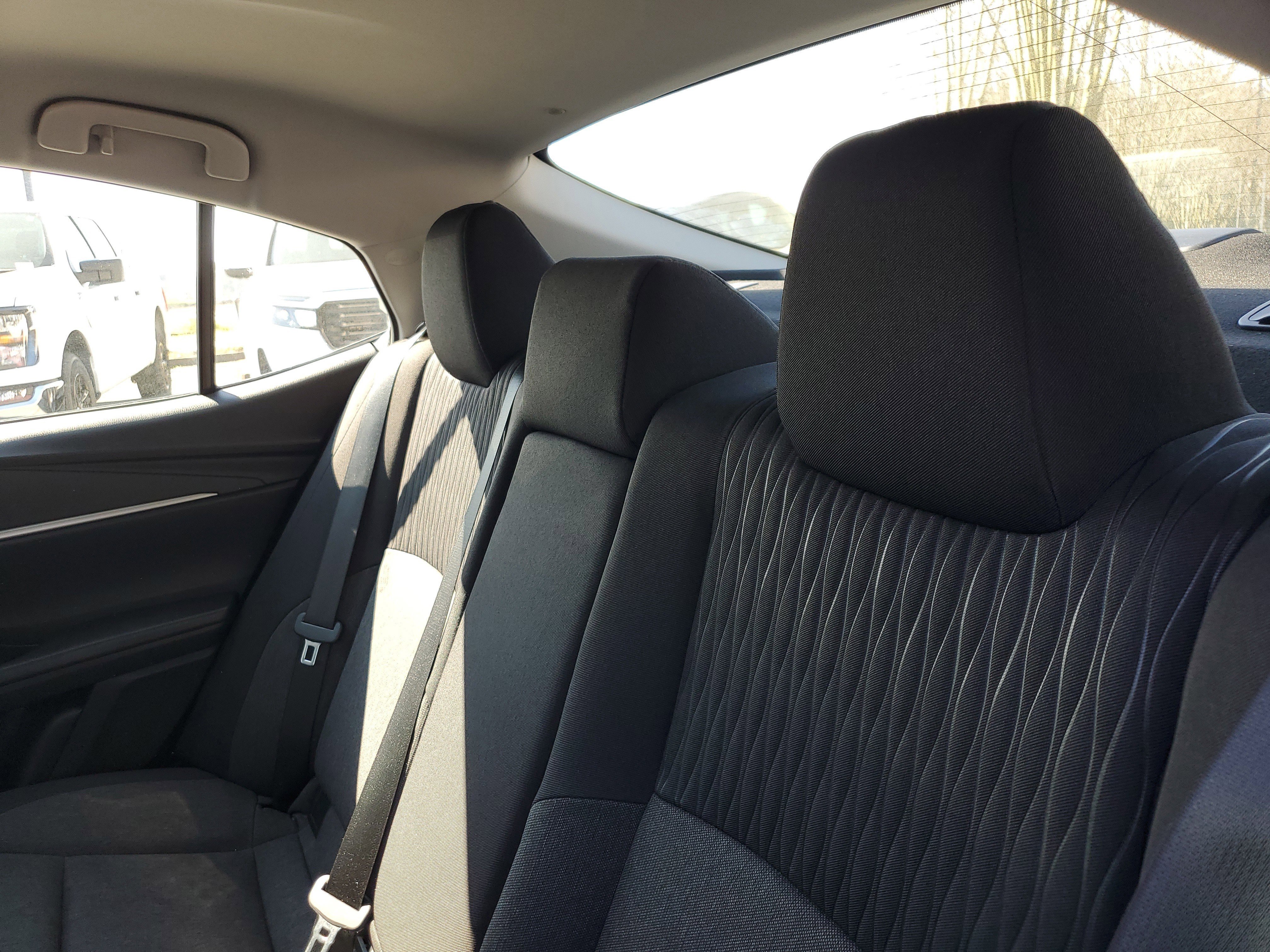 Used 2025 Ice Toyota LE image 9