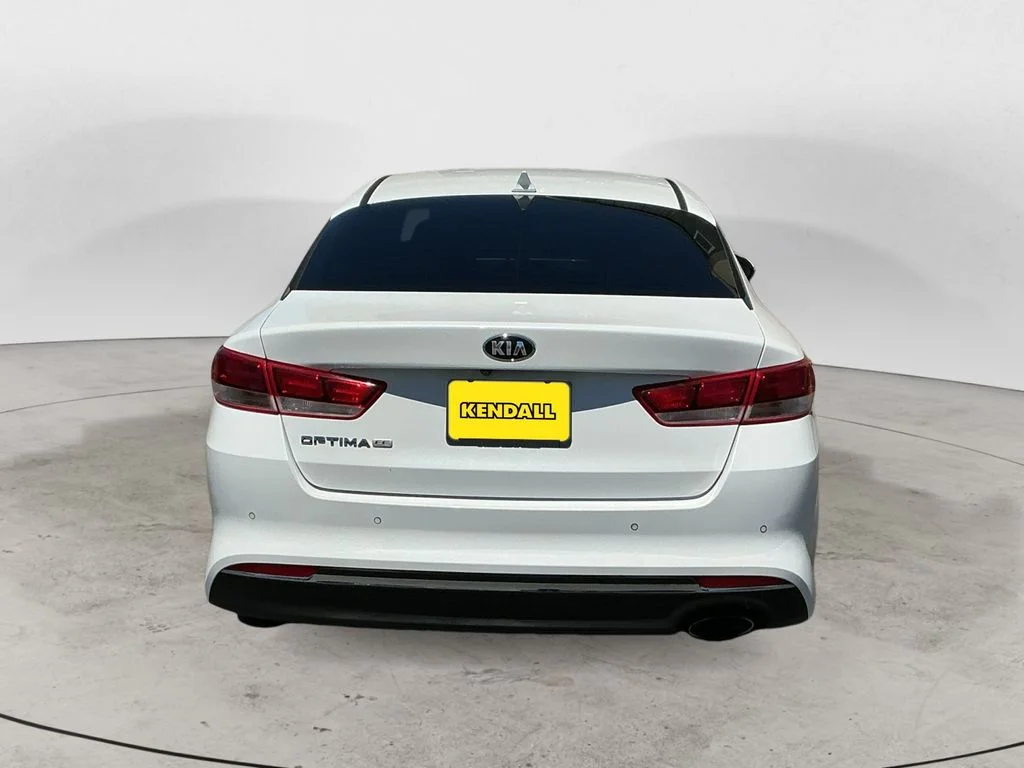 Used 2018 White Kia LX image 10