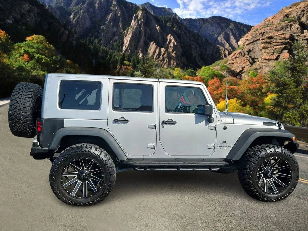 Used 2007 Silver Jeep Unlimited Rubicon image 2