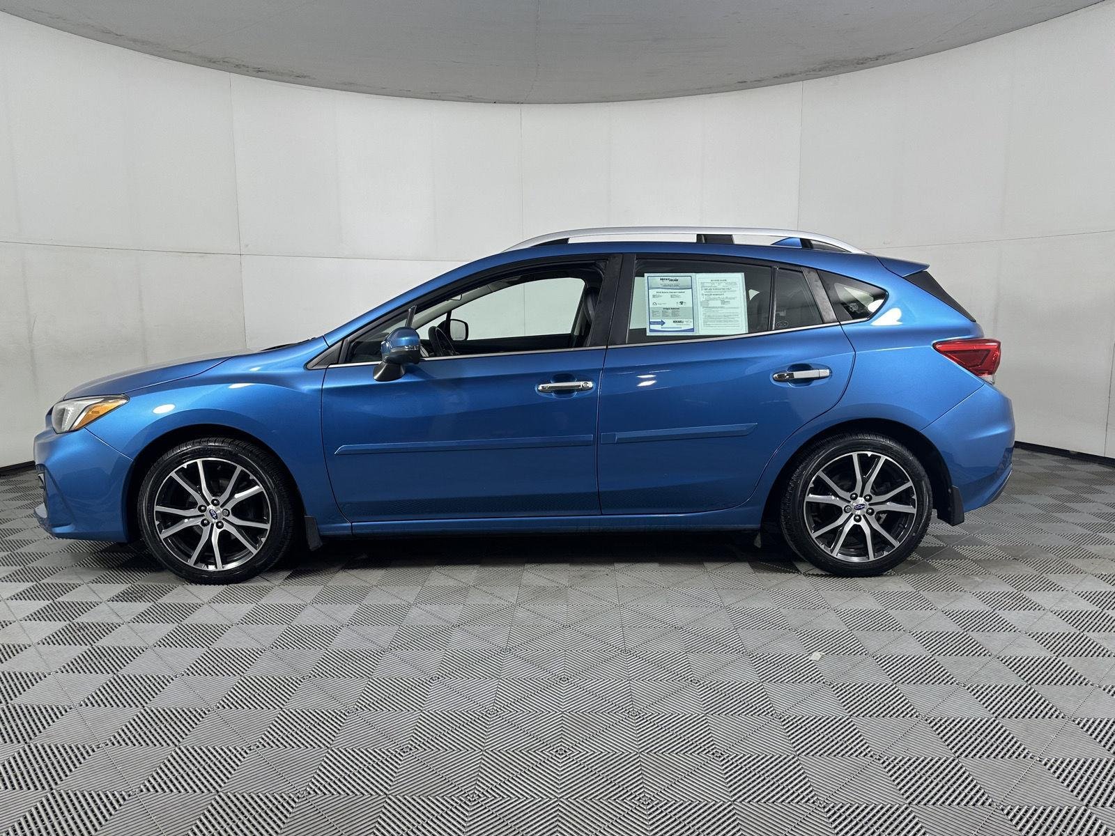 Used 2019 Island Blue Pearl Subaru Limited image 10