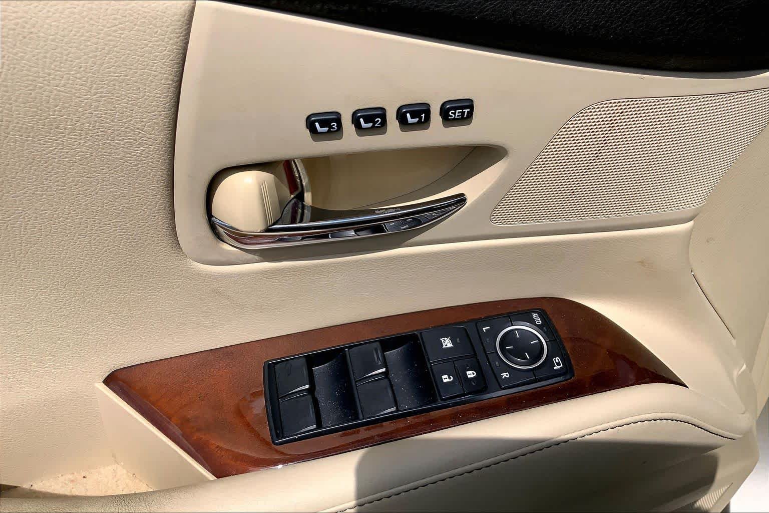 Used 2015 Satin Cashmere Metallic Lexus  image 36