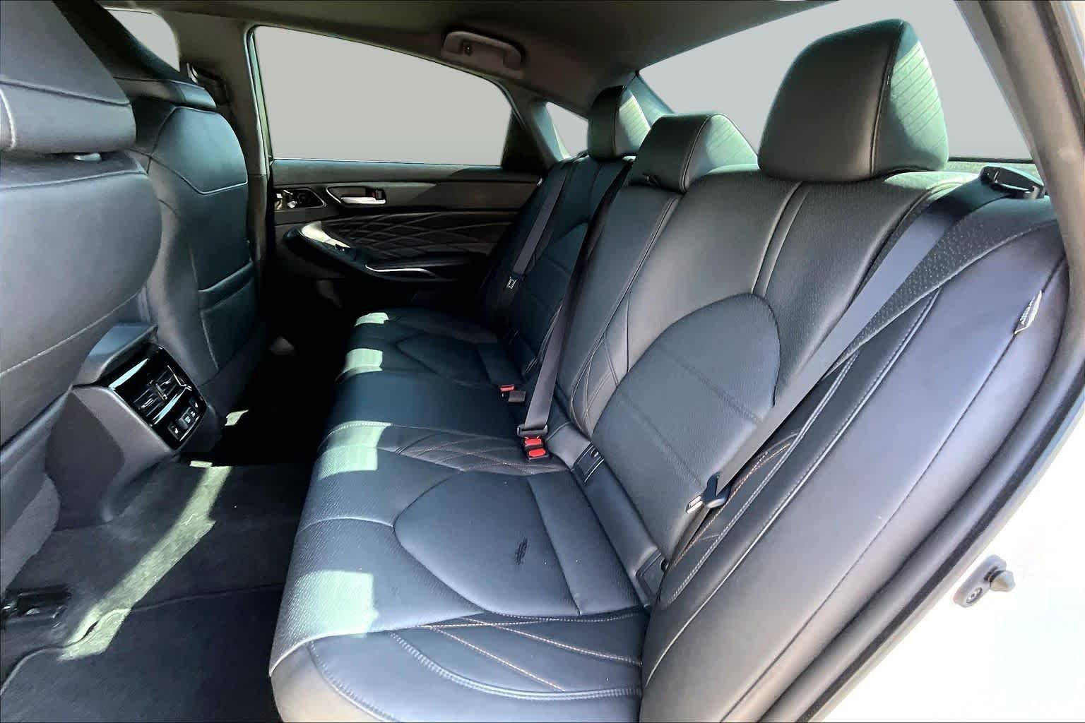 Used 2021 Wind Chill Pearl Toyota Hybrid Limited image 21