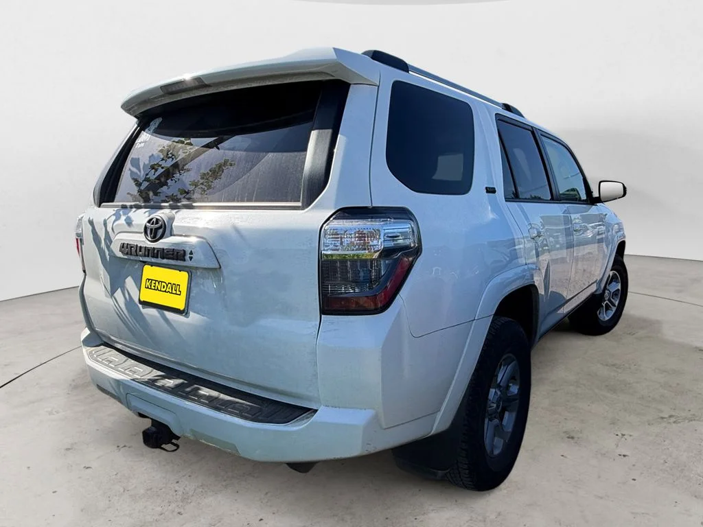 Used 2022 White Toyota SR5 Premium image 3