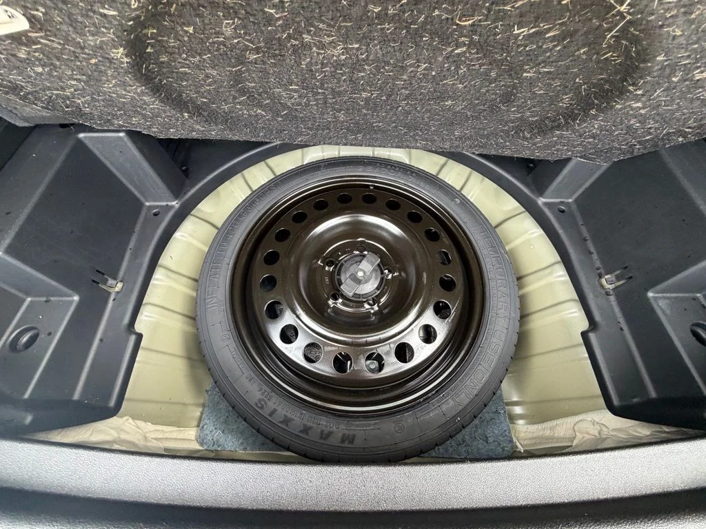 Used 2025 Gray Chevrolet LT image 28