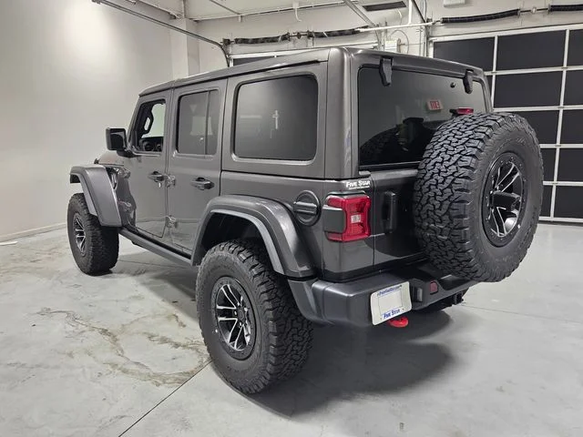 New 2026 Granite Crystal Metallic Clear-Coat Exterior Paint Jeep Rubicon image 8
