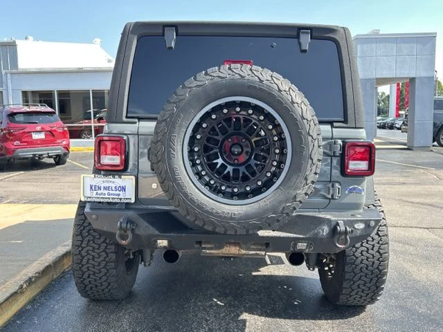 Used 2018 Gray Jeep Unlimited Sport S image 11