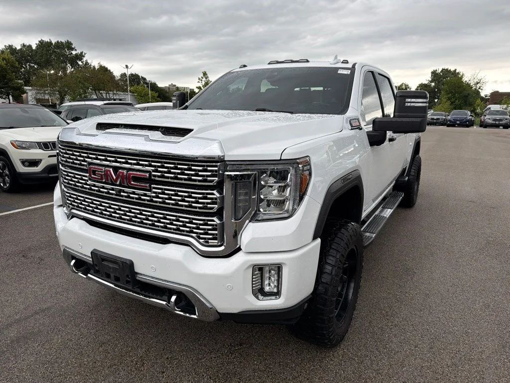 Used 2020 White GMC Denali image 2