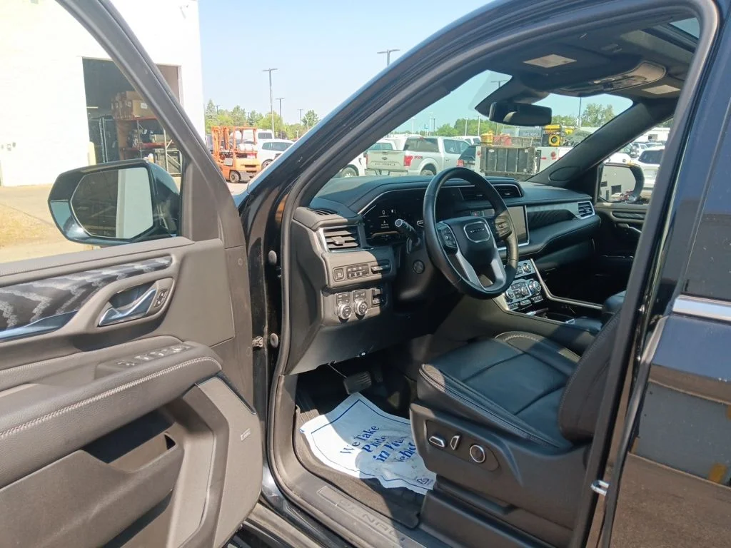 Used 2023 Onyx Black GMC Denali image 11