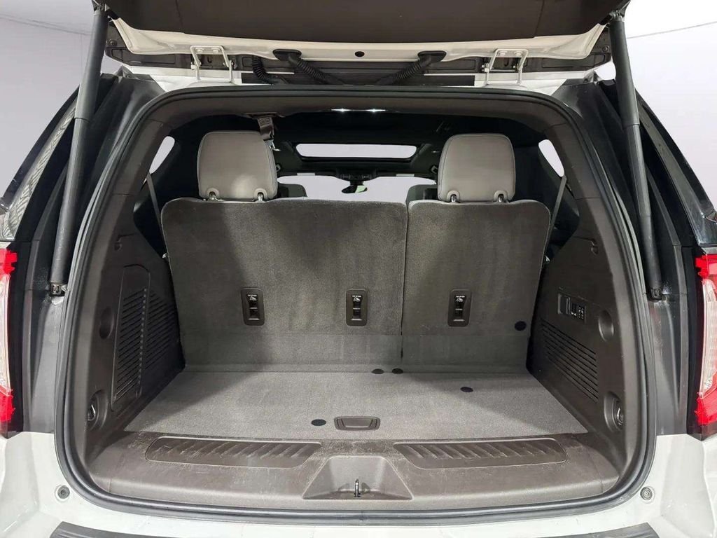 Used 2021 White GMC SLT image 30
