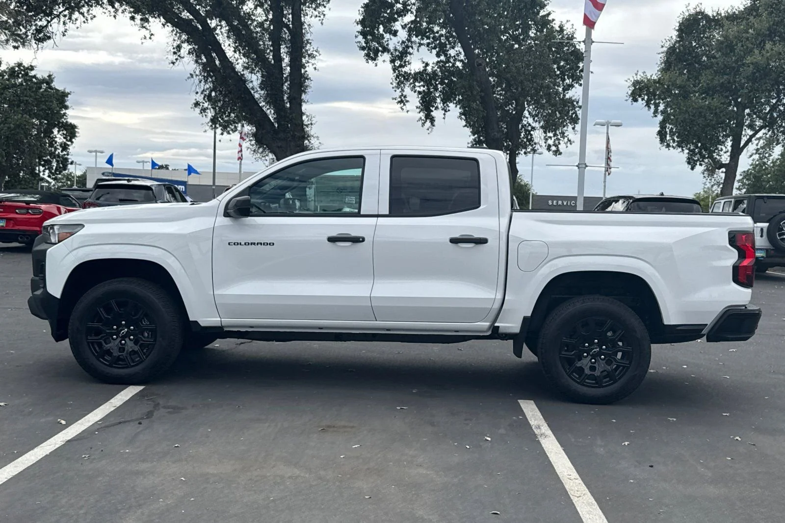 New 2026 Summit White Chevrolet WT image 6