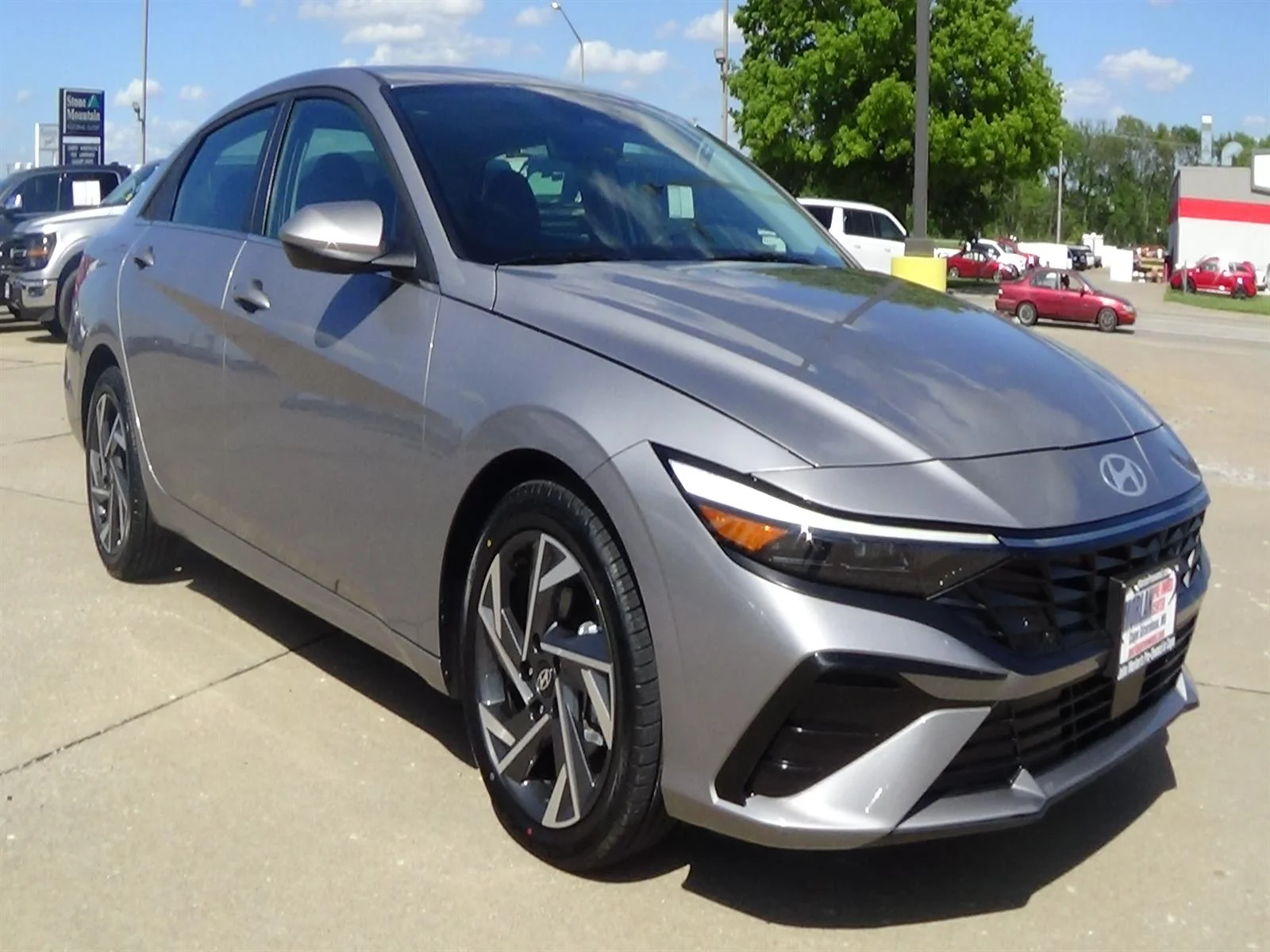 Used 2025 Fluid Metal Metallic (m6t) Hyundai SEL Convenience image 4