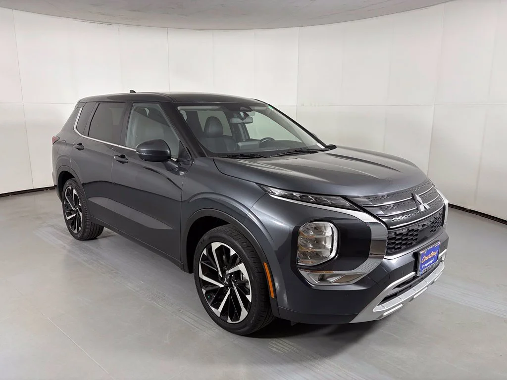Used 2024 Gray Mitsubishi SE image 2