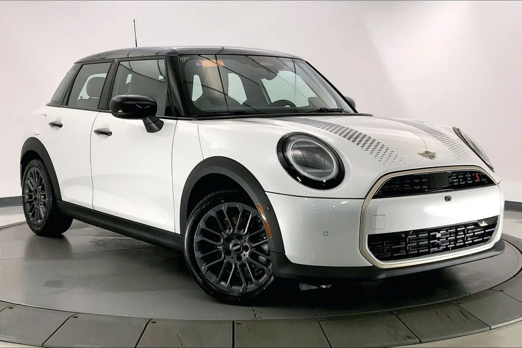 2026 MINI Hardtop Cooper S's photo