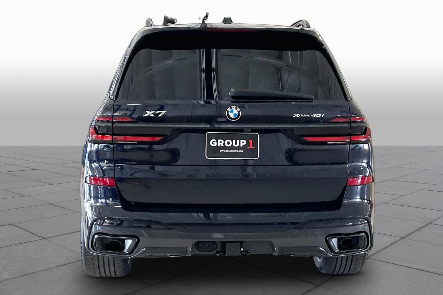 2025 BMW X7 4