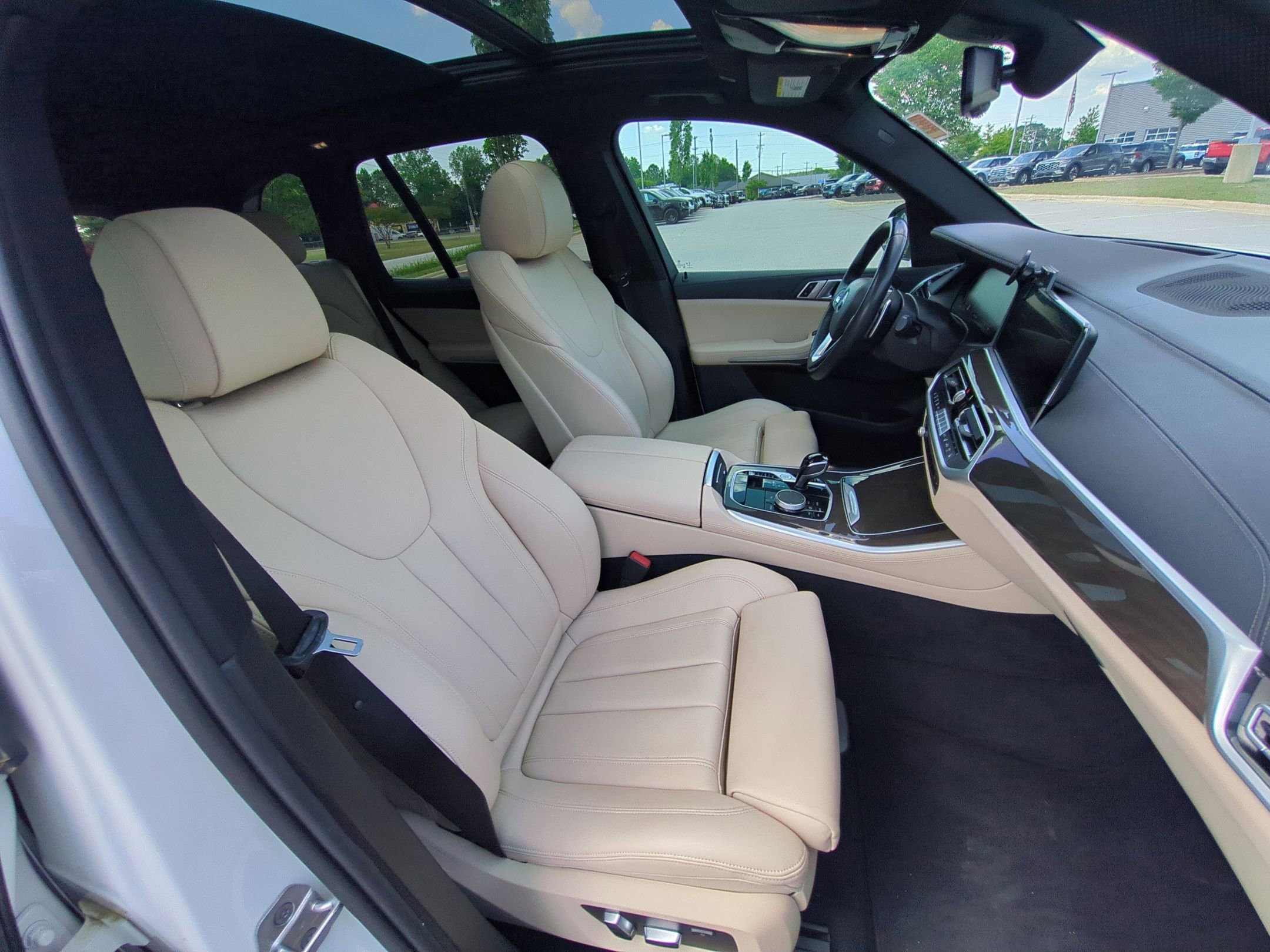 Used 2022 Alpine White BMW sDrive40i image 40