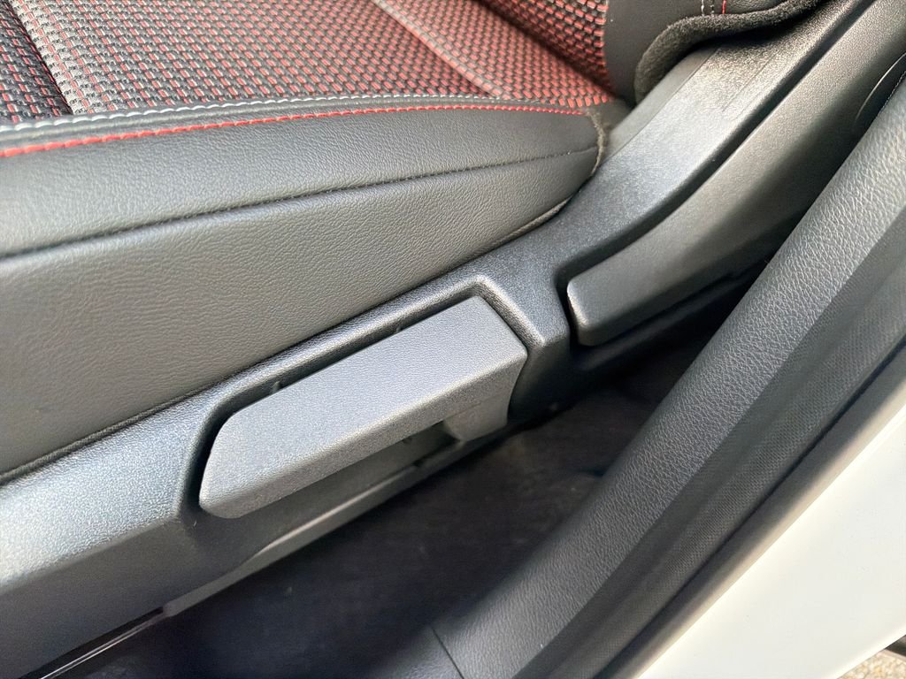 New 2026 Nissan Kicks SR 4D Sport Utility