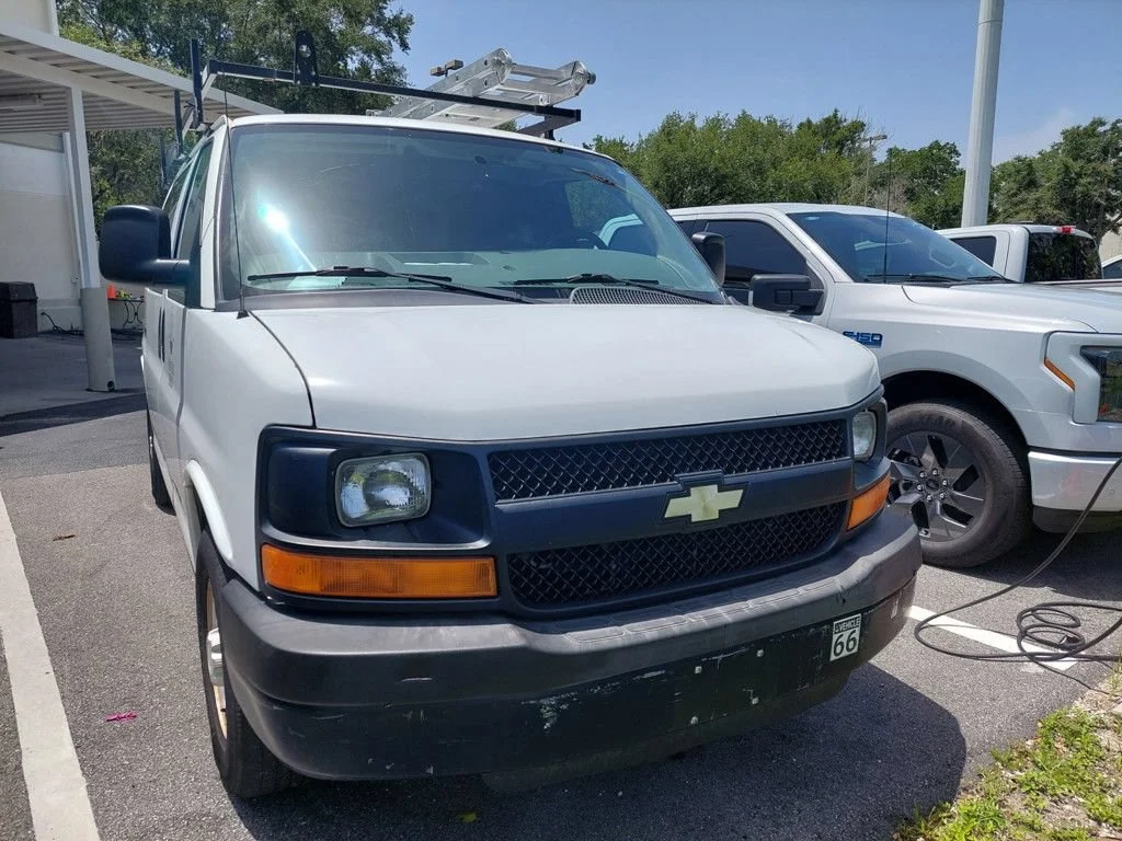 Used 2014 SUMMIT WHITE Chevrolet Work Van image 3