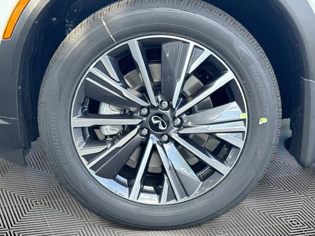 New 2027 White INFINITI LUXE image 34