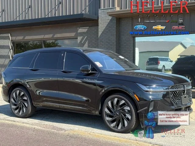 Used 2025 Black Metallic Lincoln Reserve image 1