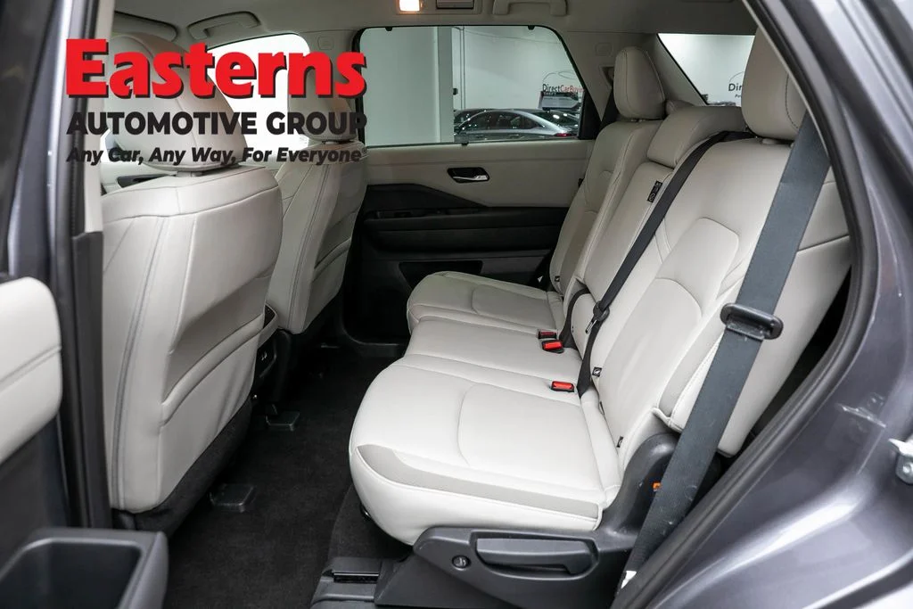 Used 2023 Gray Nissan SL image 21