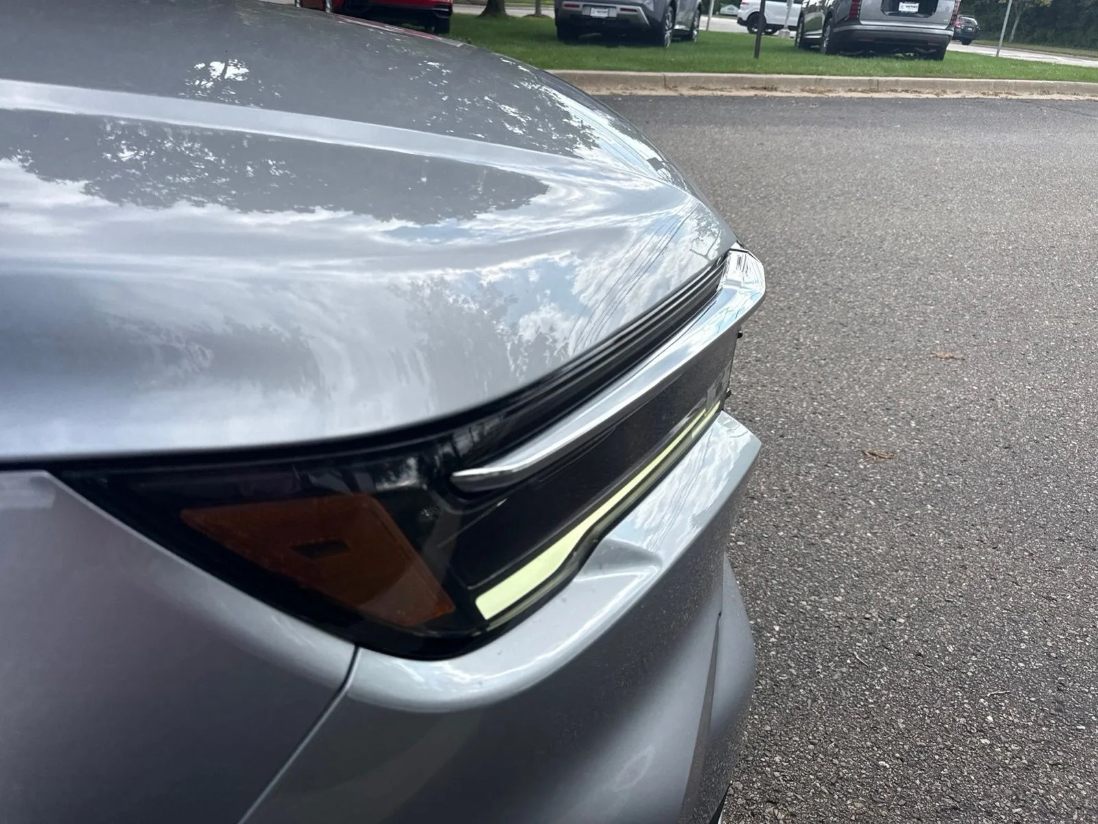 Used 2023 Lunar Silver Metallic Honda Touring image 4