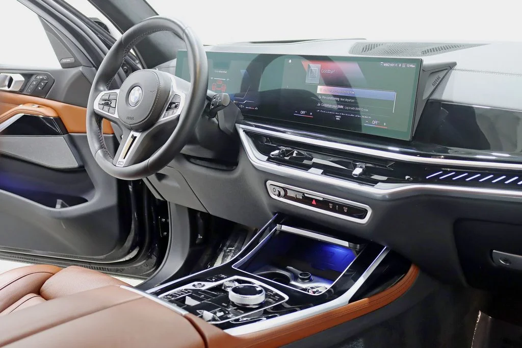 2023 BMW X7 M60i