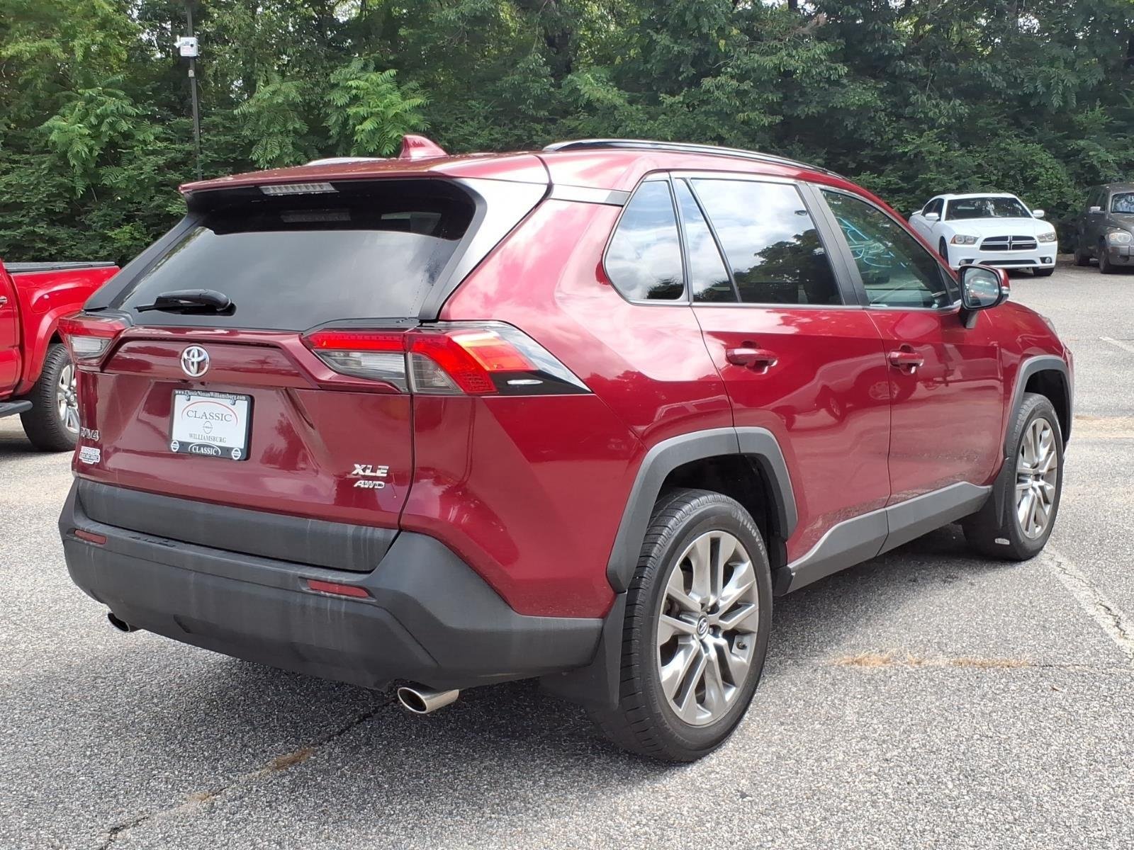 Used 2019 Ruby Flare Pearl Toyota XLE Premium image 3