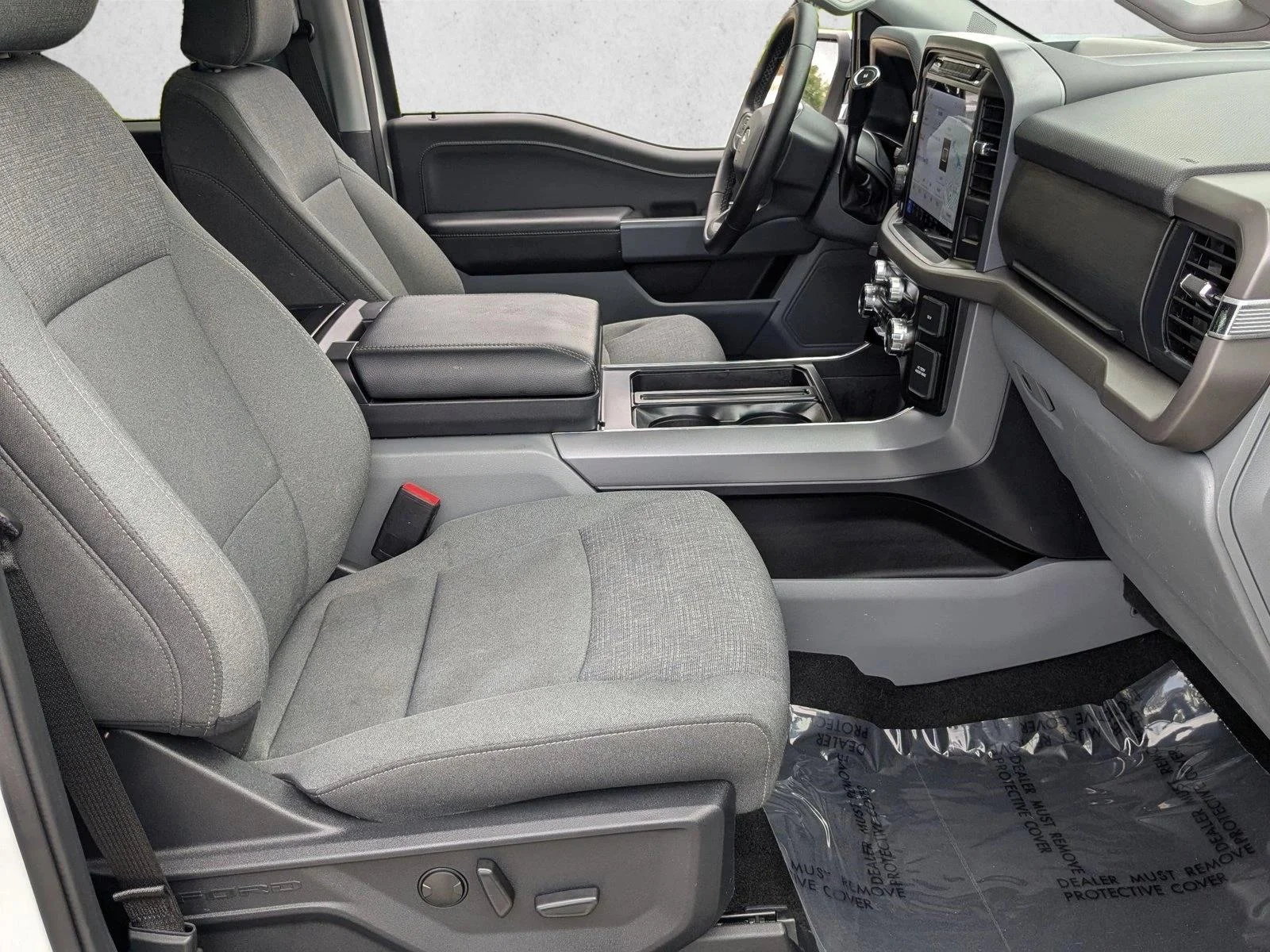 Used 2024 Oxford White Ford XLT image 22