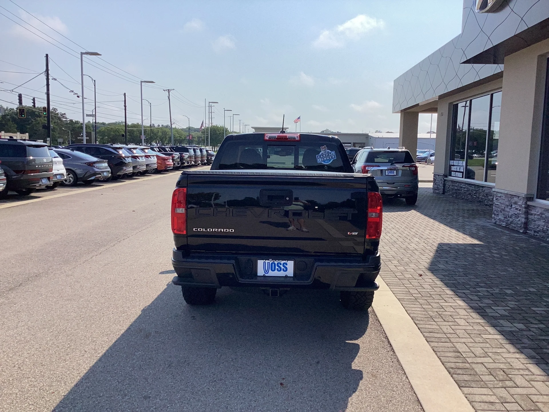 Used 2022 Black Chevrolet Z71 image 5