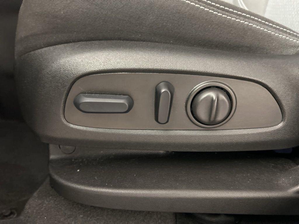 Used 2023 Summit White GMC SLE image 15