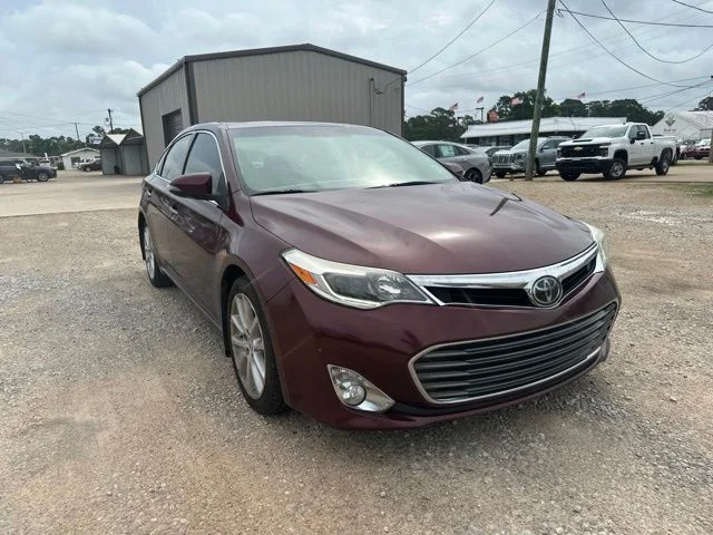 Used 2013  Toyota Limited image 2