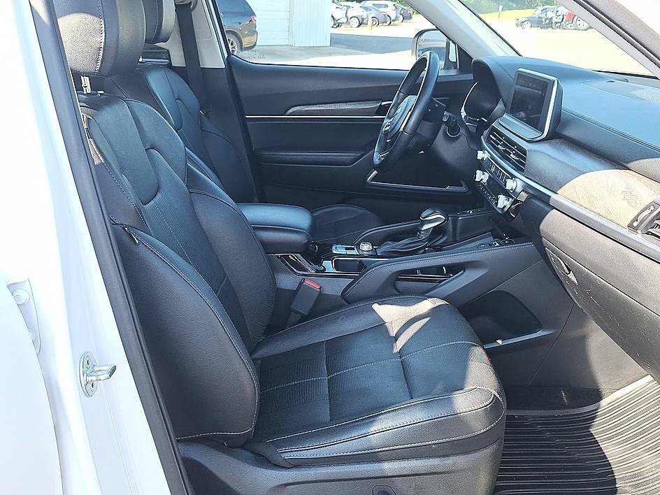 Used 2020 Snow White Pearl Kia EX image 21