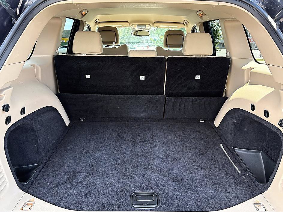 Used 2015 Granite Crystal Metallic Clearcoat Jeep Laredo image 11