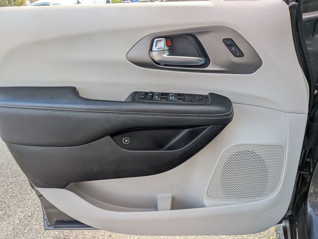 Used 2023 Gray Chrysler Touring L image 31