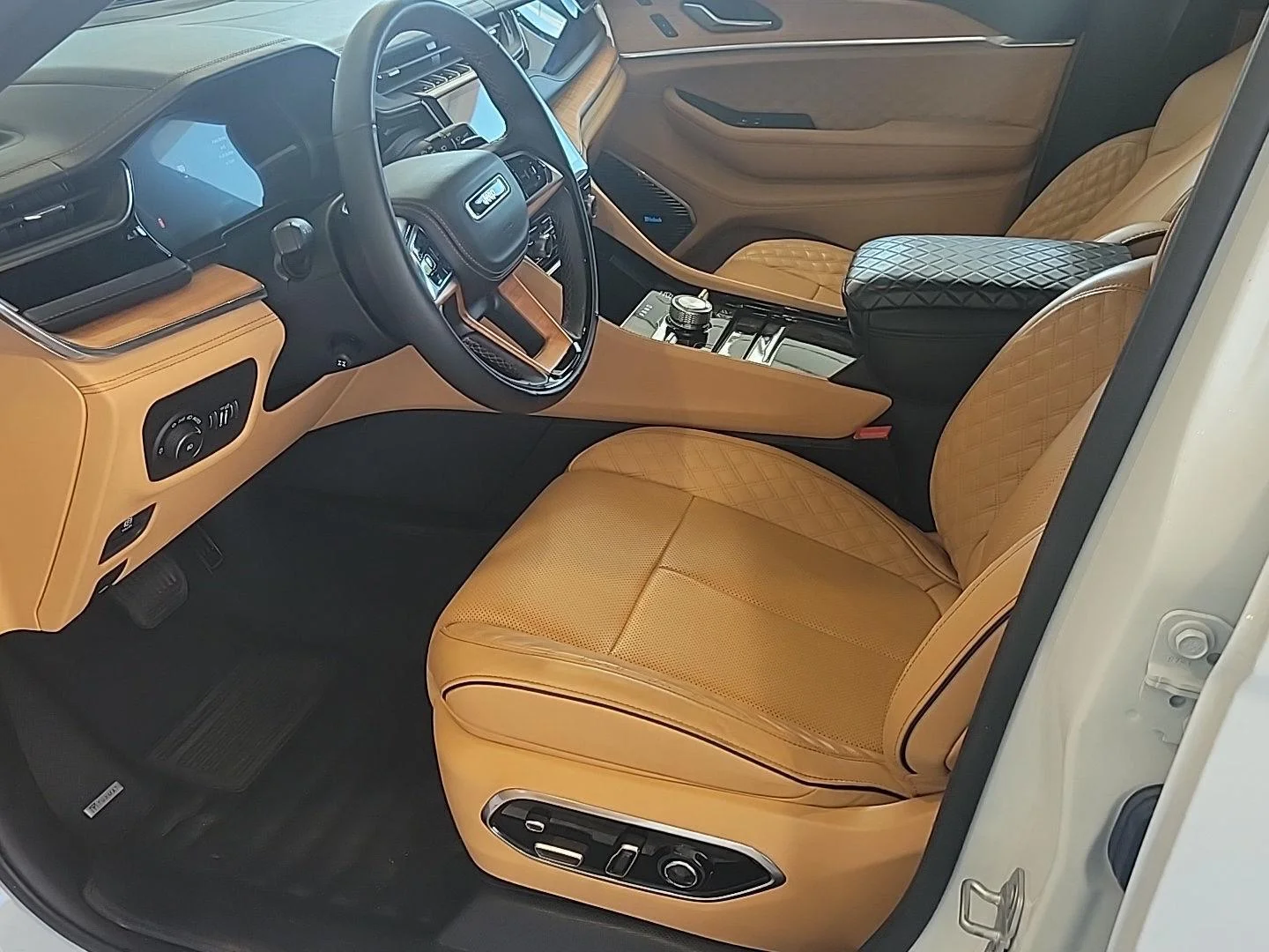 Used 2025 Bright White Clearcoat Jeep Summit Reserve image 3