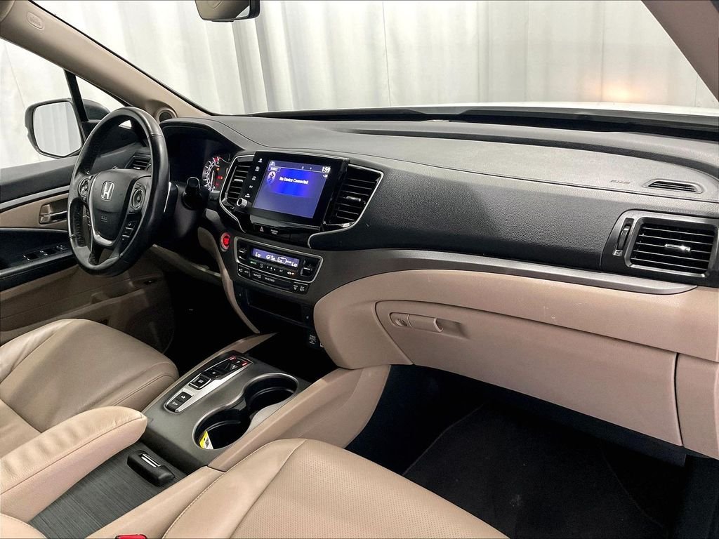 Used 2023 White Honda RTL image 14